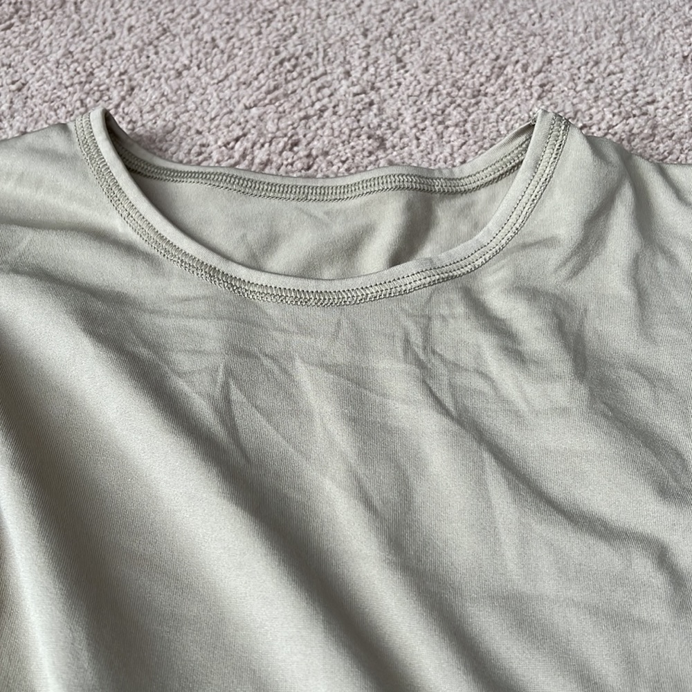 U.S Army long sleeve light weight cold weather shirt size Medium